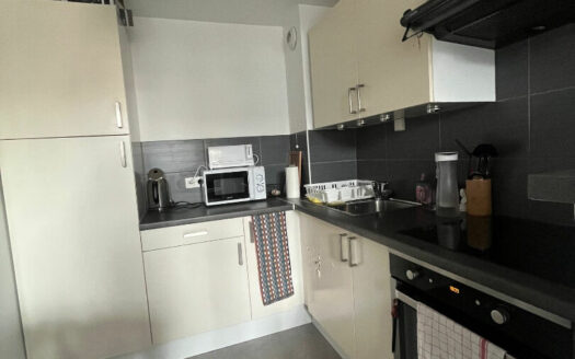 À louer – Duplex 2 pièces en dernier étage à Rouen hyper centre, calme et vue sur les toits