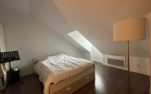 À louer – Duplex 2 pièces en dernier étage à Rouen hyper centre, calme et vue sur les toits