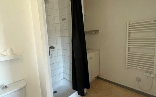 À louer – Studio de charme au coeur de la rue Eau de Robec à Rouen