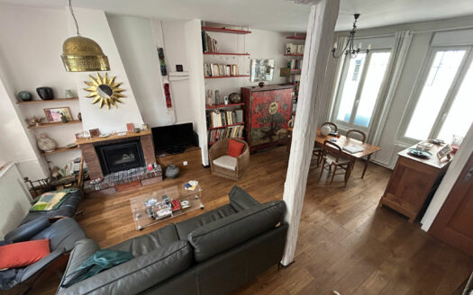 Maison 4 chambres et dépendance  secteur CROIX DE PIERRE/ST HILAIRE en parfait état.
