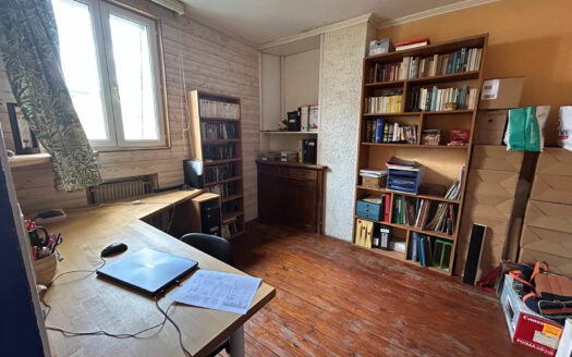 Maison 4 chambres et dépendance  secteur CROIX DE PIERRE/ST HILAIRE en parfait état.