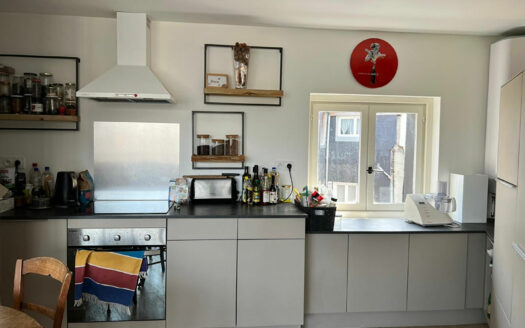 A louer bel appartement F3 meublé, lumineux, vue exceptionnelle, avec terrasse couverte