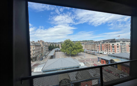 A louer bel appartement F3 meublé, lumineux, vue exceptionnelle, avec terrasse couverte