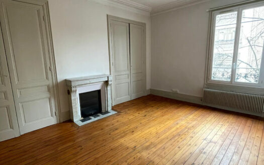 A louer, F3 de 81m² Place Saint Marc
