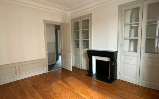 A louer, F3 de 81m² Place Saint Marc