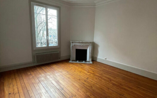 A louer, F3 de 81m² Place Saint Marc