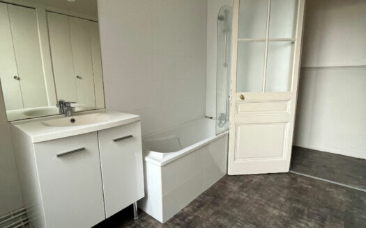 A louer, F3 de 81m² Place Saint Marc