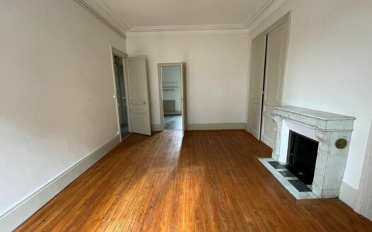 A louer, F3 de 81m² Place Saint Marc