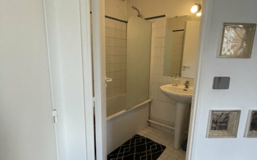 Studio dans un secteur recherche, rue eau de robec à Rouen avec parking