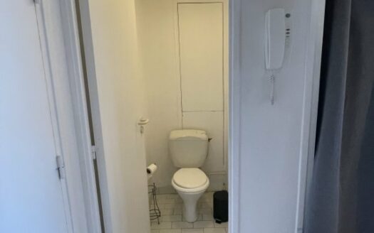 Studio dans un secteur recherche, rue eau de robec à Rouen avec parking