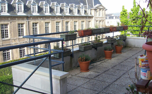 Maison mitoyenne, terrasse expo sud, quartier préfecture