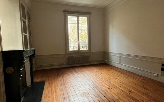 F3 de 81m² - Place Saint Marc - Cave