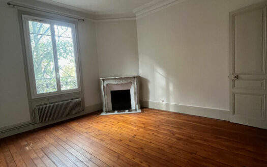 F3 de 81m² - Place Saint Marc - Cave