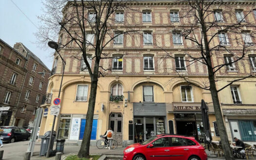 F3 de 81m² - Place Saint Marc - Cave