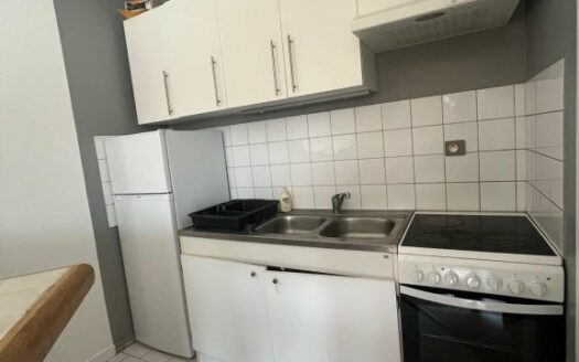 Studio dans un secteur recherche au 18 rue eau de Robec, avec parking et ascense