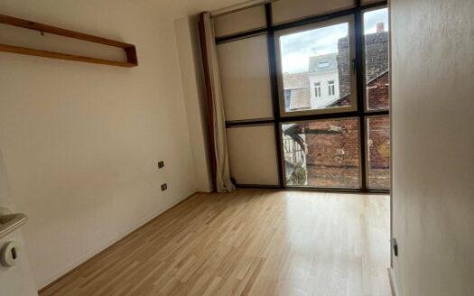 Studio dans un secteur recherche au 18 rue eau de Robec, avec parking et ascense