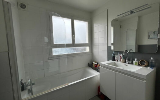 A vendre Maison Petit Couronne 4 chambres; sous-sol complet