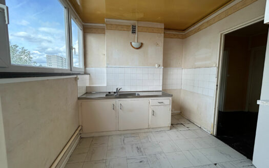 Appartement Mont Saint Aignan, Place Colbert 85.59m² avec balcon et cave.