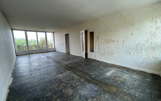 Appartement Mont Saint Aignan, Place Colbert 85.59m² avec balcon et cave.