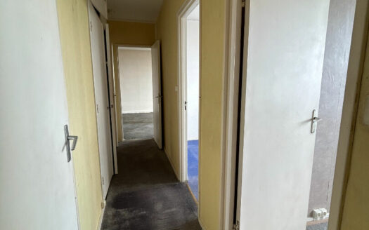 Appartement Mont Saint Aignan, Place Colbert 85.59m² avec balcon et cave.