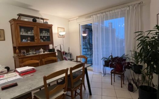 Appartement F4 de 102 m² avec balcon et double parking – 37 rue Saint-Maur, proc