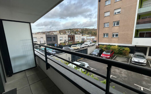 A vendre Maromme studio avec balcon et parking