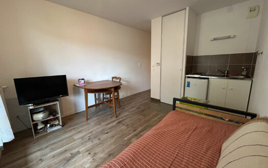 A vendre Maromme studio avec balcon et parking