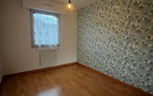 A louer, F3, emplacement idéal proximité place saint Marc avec parking et cave