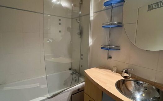 A louer, F3, emplacement idéal proximité place saint Marc avec parking et cave