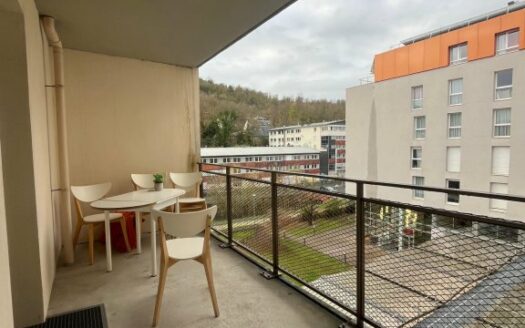 A louer, Rouen CHU, logement récent avec parking et balcon