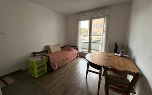 A vendre Maromme studio avec balcon et parking