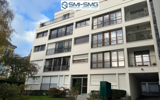 F3 idélament situé entre la rue beauvoisine et l'hotel de ville - Vue dégagée su