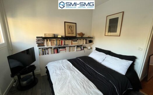 F3 idélament situé entre la rue beauvoisine et l'hotel de ville - Vue dégagée su