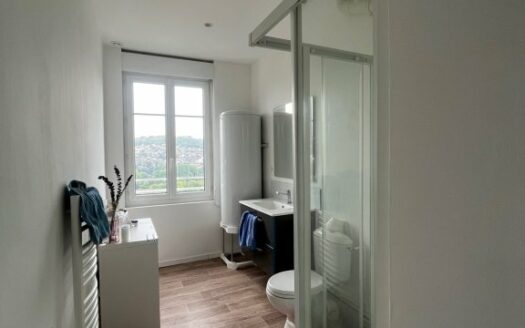 Charmant meublé dans maison bourgeoise, vue dégagée