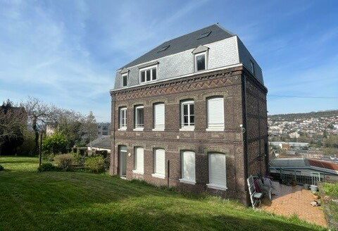 Charmant meublé dans maison bourgeoise, vue dégagée