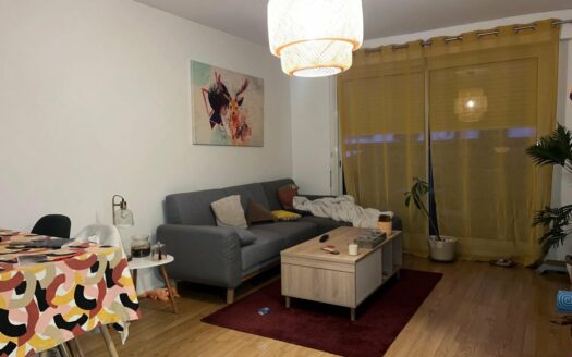 A louer, F2 en bon état quartier saint marc avec parking et balcon