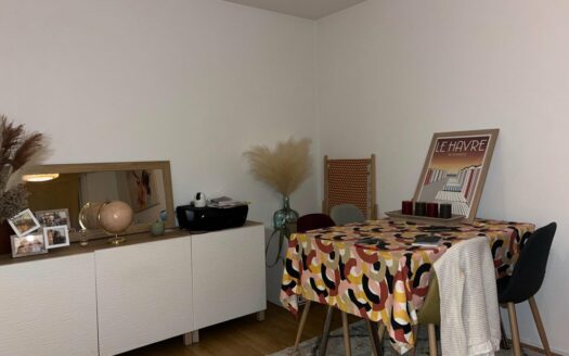 A louer, F2 en bon état quartier saint marc avec parking et balcon