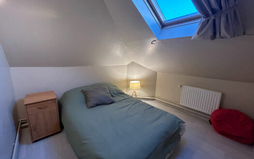 A vendre appartement F3 au 3ème et dernier étage d'un hôtel particulier.