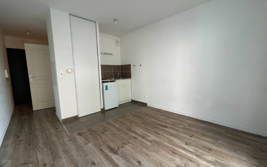 A vendre Maromme studio avec balcon et parking