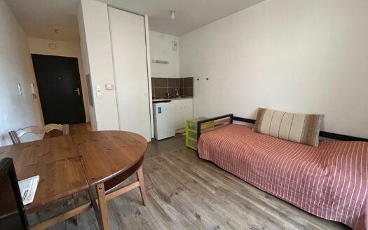 A vendre Maromme studio avec balcon et parking