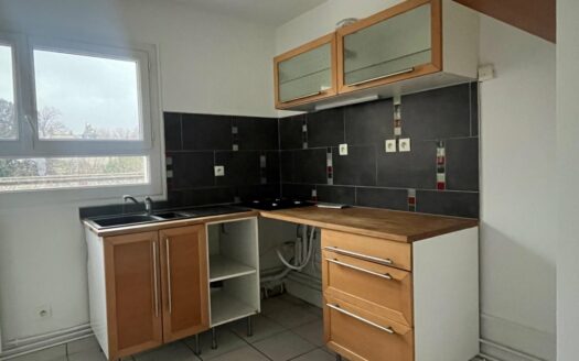 F3 idélament situé entre la rue beauvoisine et l'hotel de ville - Vue dégagée su