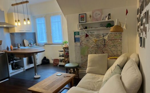 A louer, quartier vieux marché, F2 dans une rue calme au 3éme étage