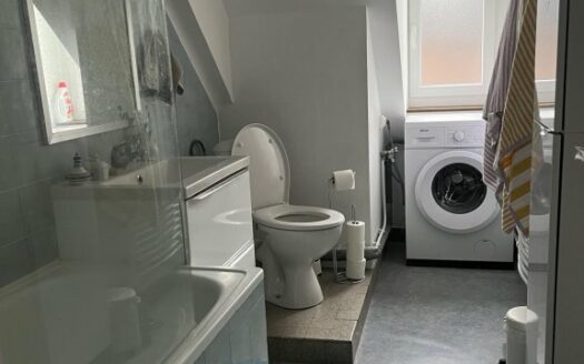 A louer, quartier vieux marché, F2 dans une rue calme au 3éme étage