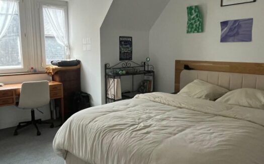 A louer, quartier vieux marché, F2 dans une rue calme au 3éme étage