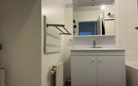 A louer, F2 préfecture, lumineux avec balcon et parking