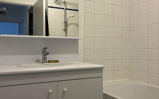 A louer, F2 préfecture, lumineux avec balcon et parking