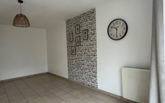 A louer, F2 préfecture, lumineux avec balcon et parking