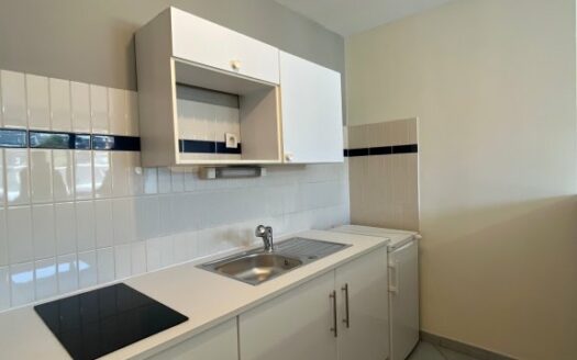 A louer, F2 en parfait état, préfecture de Rouen, Parking