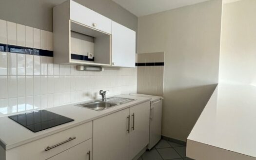 A louer, F2 en parfait état, préfecture de Rouen, Parking