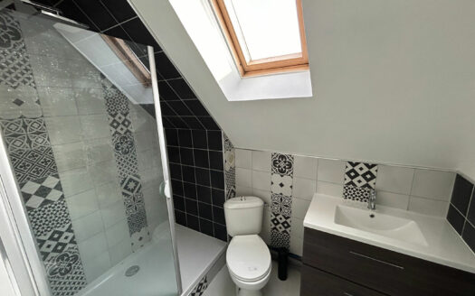 A vendre appartement F3 au 3ème et dernier étage d'un hôtel particulier.